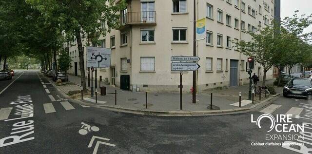 Rent Professional premises 210 m² Nantes (44200)