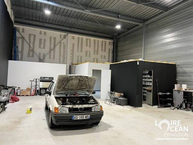 Rent Professional premises 183 m² Angers (49000)