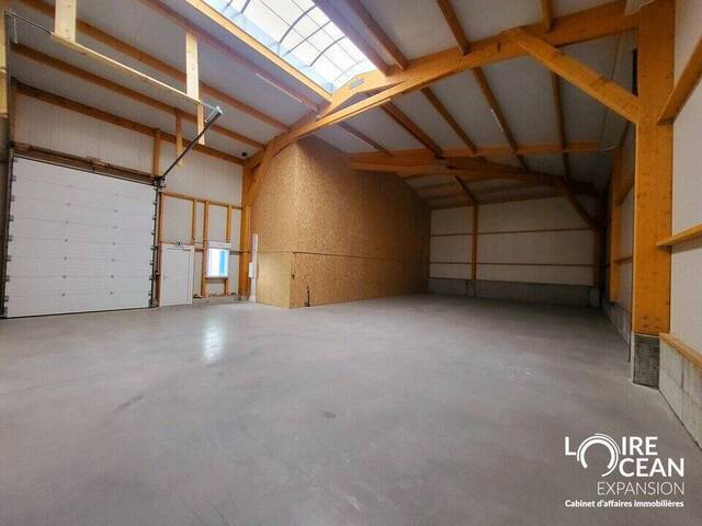 Rent Professional premises 185 m² La Plaine-sur-Mer (44770)