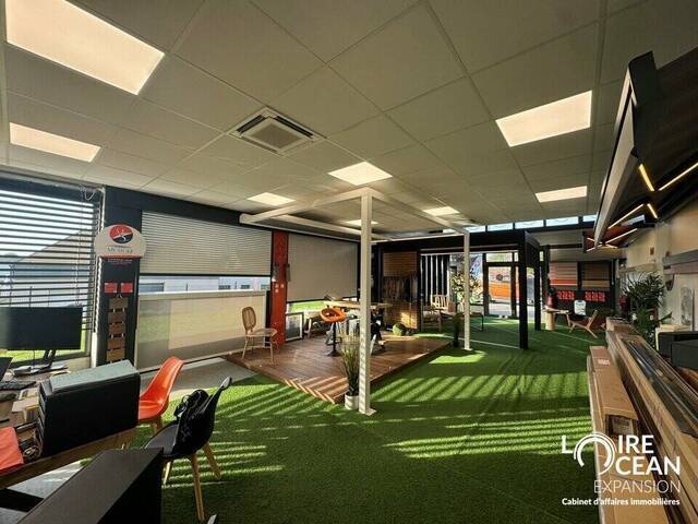 Rent Professional premises 170 m² Guérande (44350)
