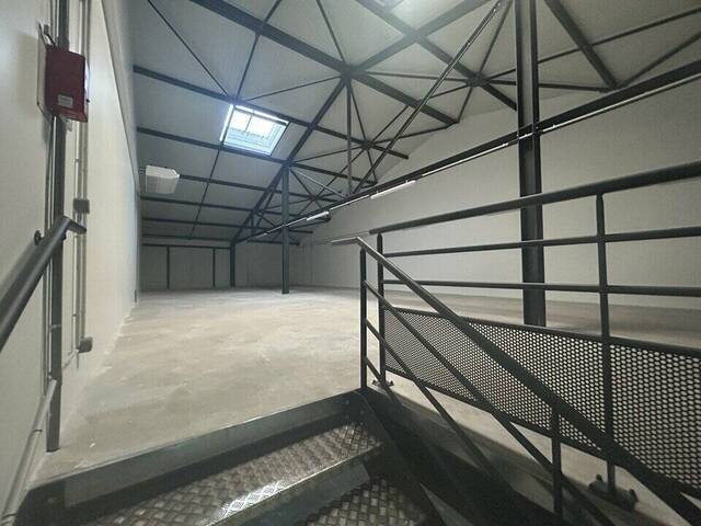 Louer Local 1030 m² Chambéry (73000)