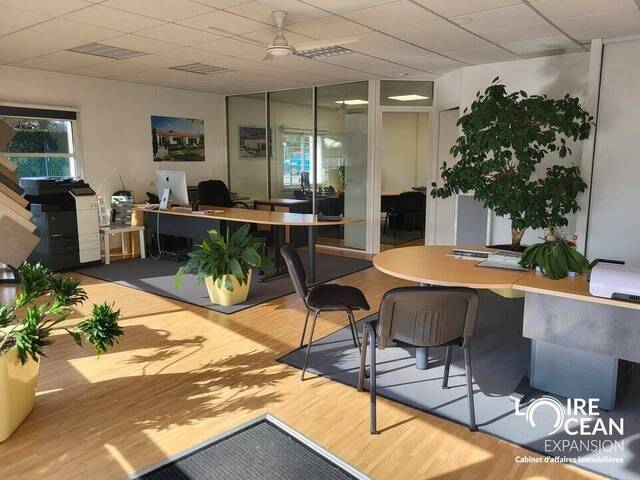 Louer Local 84 m² Pornic (44210)