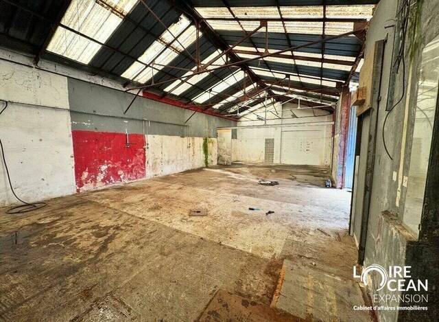 Sale Professional premises 308 m² Nantes (44300)