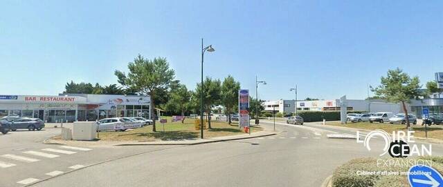 Rent Professional premises 600 m² Nantes (44000)