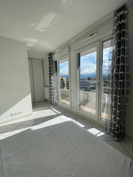 Rent apartment 3 rooms 93 m² in Gaillard 74240 - 2 000 €