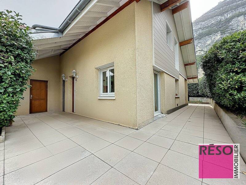 Buy house 5 rooms 145 m² in Étrembières 74100