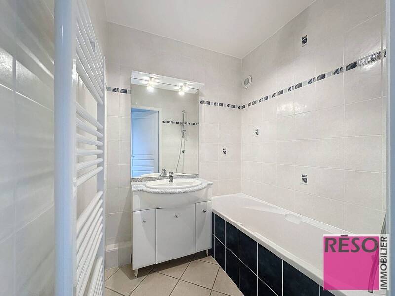 Buy apartment 3 rooms 96 m² in Cranves-Sales 74380