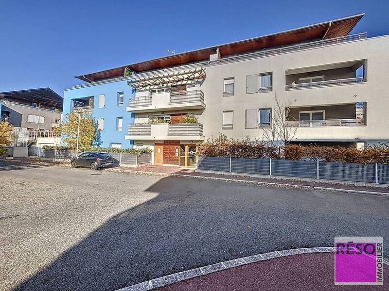 Rent apartment 2 rooms 50 m² in Ville-la-Grand 74100 - 1 300 €