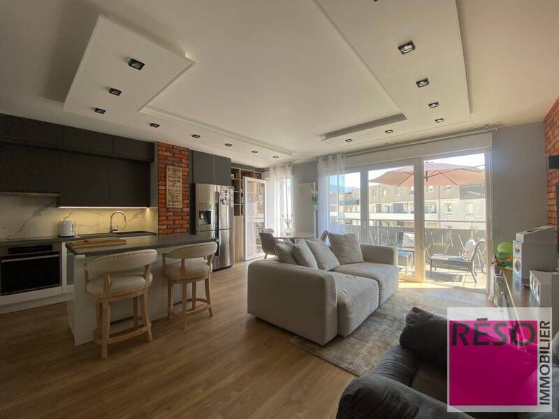Rent apartment 4 rooms 85 m² in Annemasse 74100 - 1 900 €