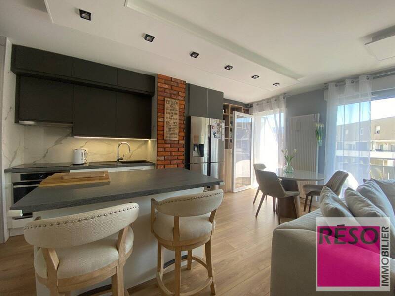 Rent apartment 4 rooms 85 m² in Annemasse 74100 - 1 900 €