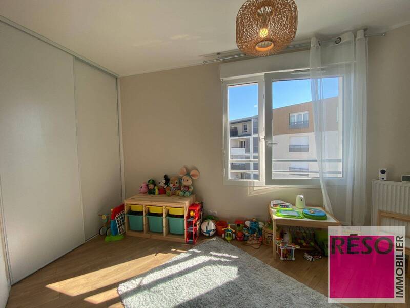 Rent apartment 4 rooms 85 m² in Annemasse 74100 - 1 900 €