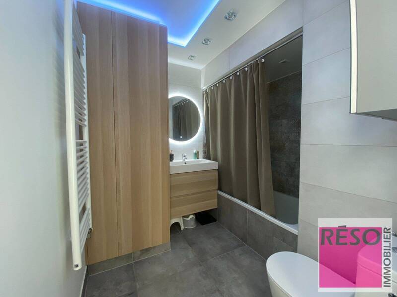 Rent apartment 4 rooms 85 m² in Annemasse 74100 - 1 900 €
