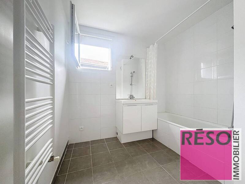 Buy apartment 3 rooms 58 m² in Cranves-Sales 74380