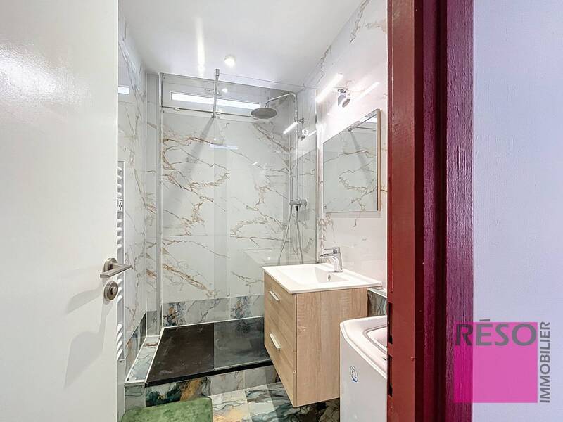 Rent apartment 5 rooms 106 m² in Annemasse 74100 - 1 850 €