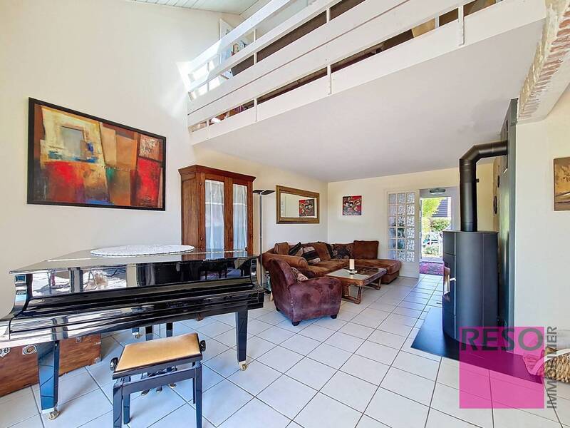 Buy house 5 rooms 112 m² in Ville-la-Grand 74100