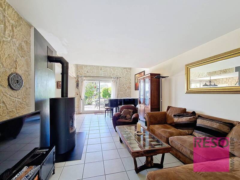 Buy house 5 rooms 112 m² in Ville-la-Grand 74100