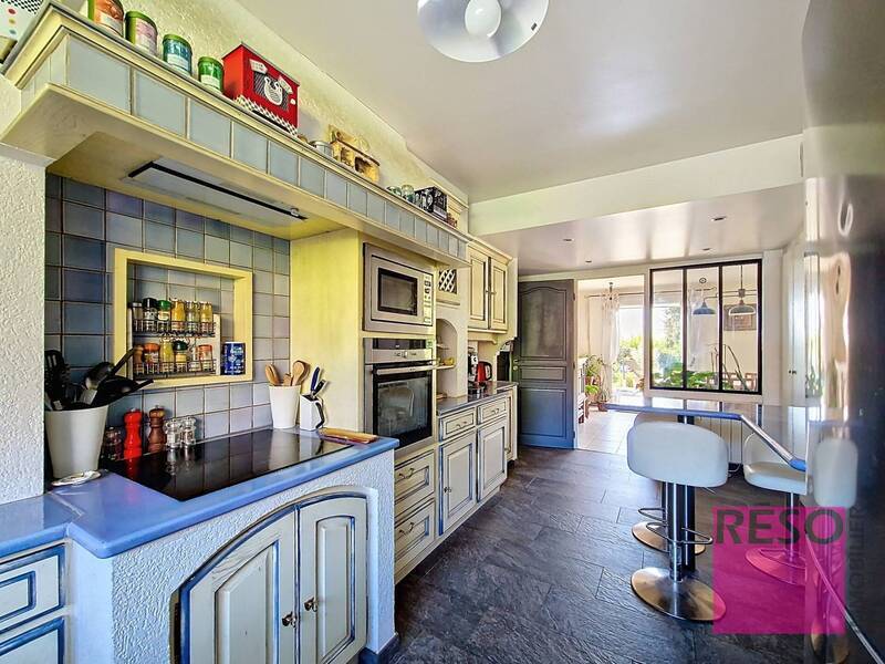 Buy house 5 rooms 112 m² in Ville-la-Grand 74100