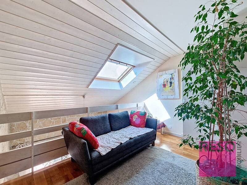 Buy house 5 rooms 112 m² in Ville-la-Grand 74100