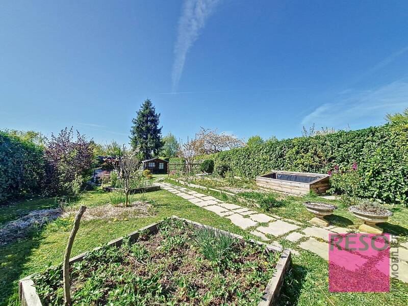 Buy house 5 rooms 112 m² in Ville-la-Grand 74100