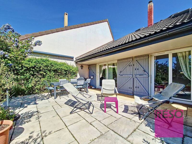 Buy house 5 rooms 112 m² in Ville-la-Grand 74100