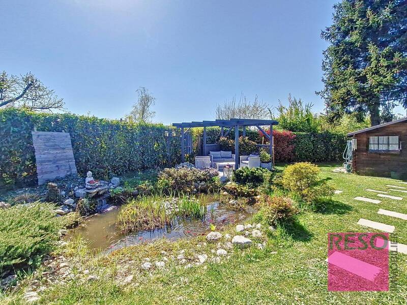 Buy house 5 rooms 112 m² in Ville-la-Grand 74100