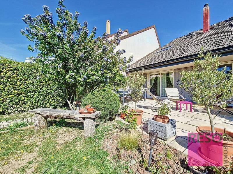 Buy house 5 rooms 112 m² in Ville-la-Grand 74100