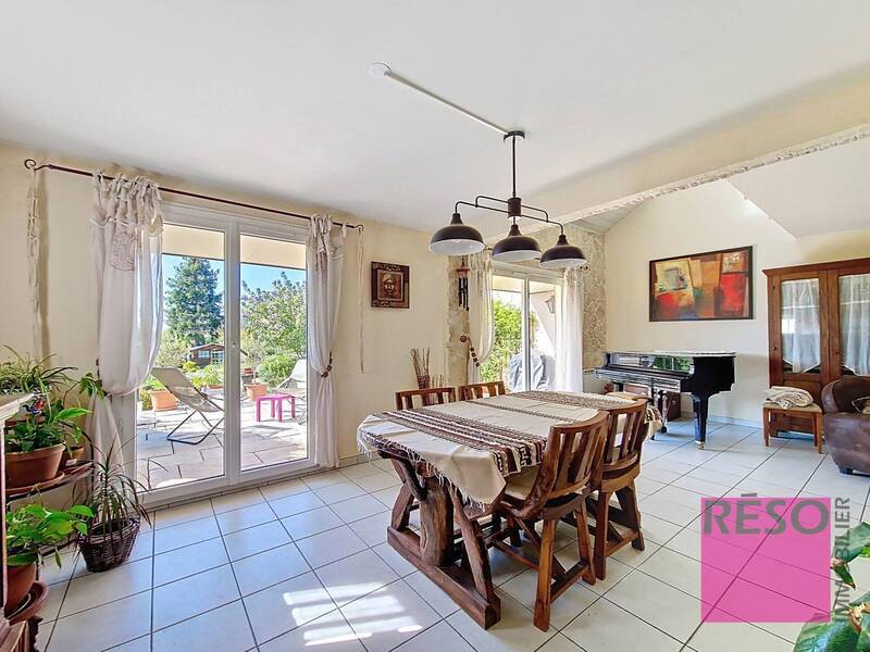 Buy house 5 rooms 112 m² in Ville-la-Grand 74100