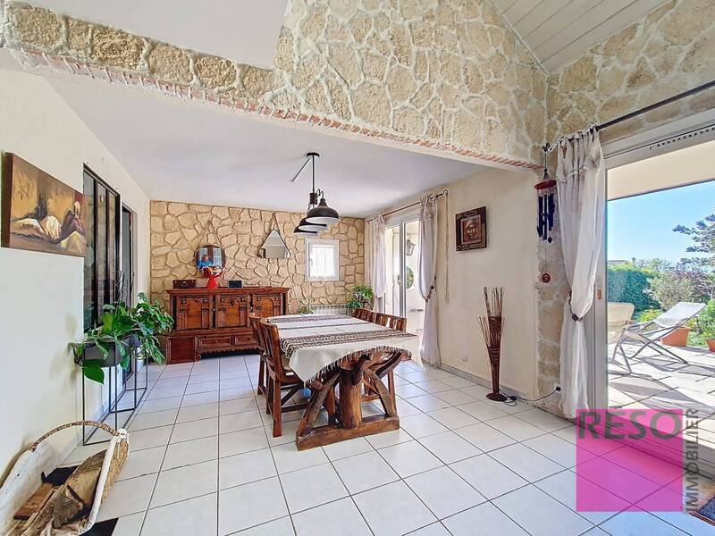 Buy house 5 rooms 112 m² in Ville-la-Grand 74100