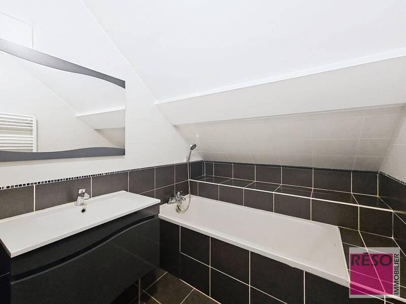 Buy apartment 6 rooms 121 m² in Amancy 74800