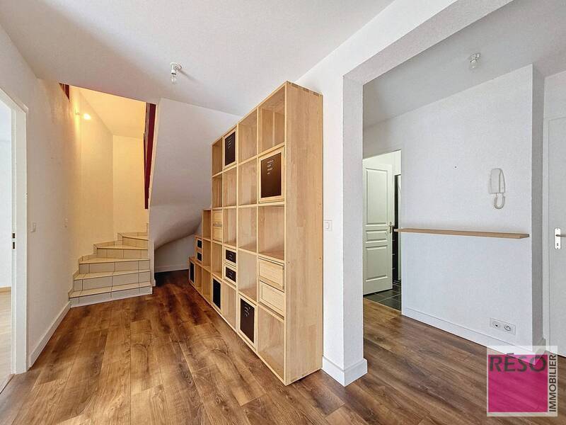 Buy apartment 6 rooms 121 m² in Amancy 74800