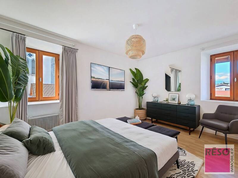 Buy apartment 6 rooms 121 m² in Amancy 74800