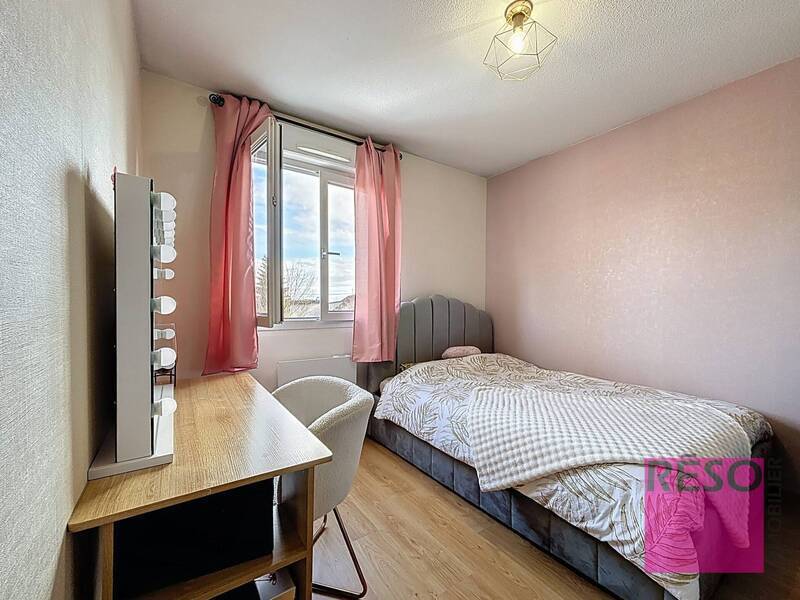 Buy apartment 4 rooms 82 m² in Vers 74160