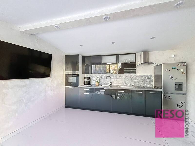 Buy house 5 rooms 81.53 m² in Vers 74160