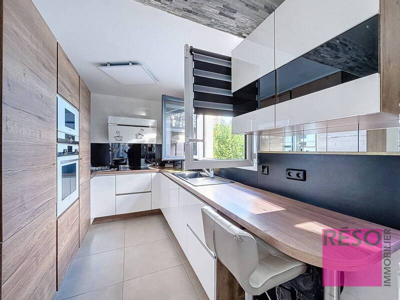 Buy house 5 rooms 81.53 m² in Vers 74160