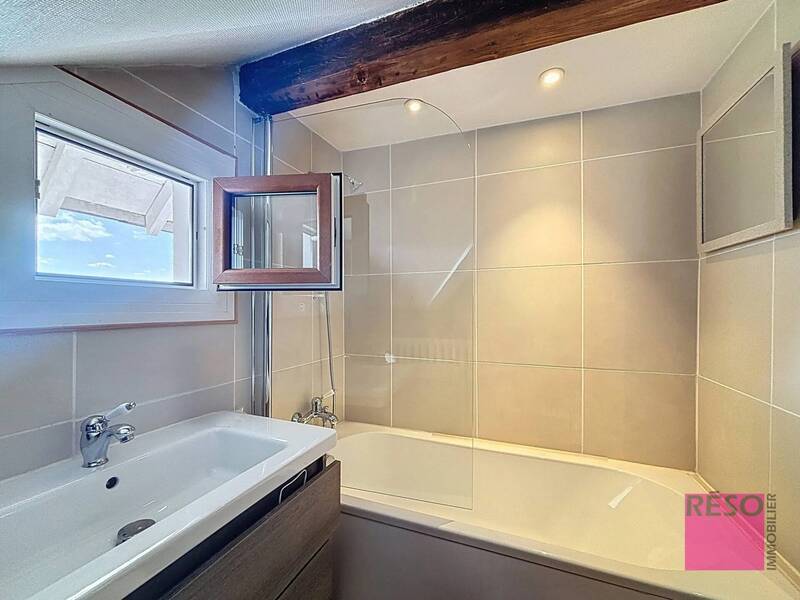 Buy house 7 rooms 172.93 m² in Collonges-sous-Salève 74160