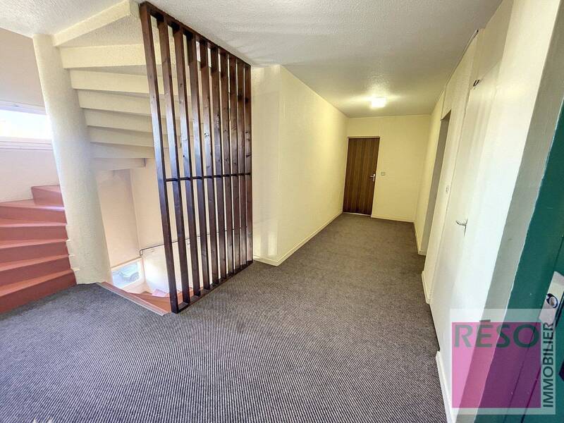 Rent apartment 4 rooms 81.84 m² in Collonges-sous-Salève 74160 - 1 986 €