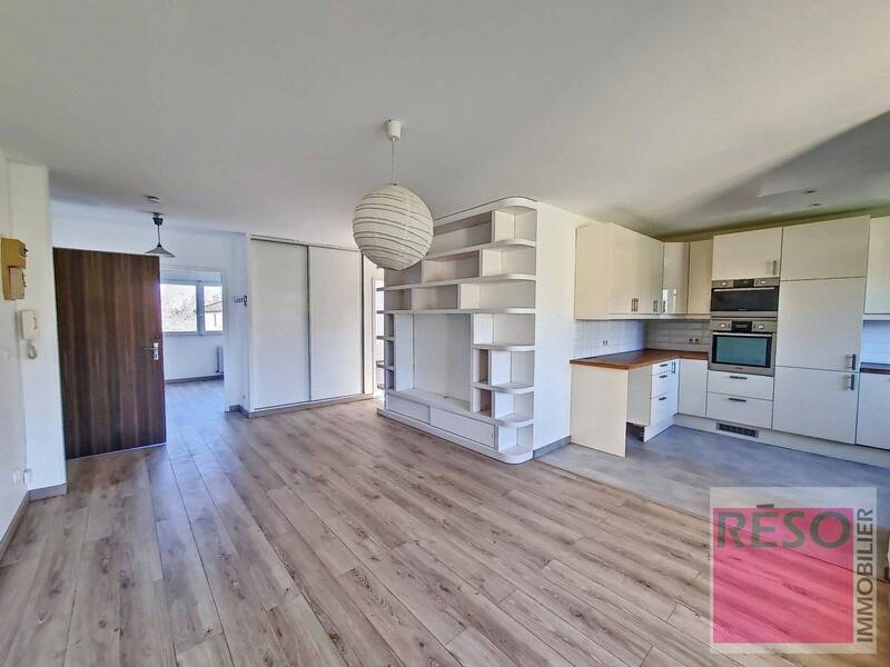 Rent apartment 4 rooms 81.84 m² in Collonges-sous-Salève 74160 - 1 986 €