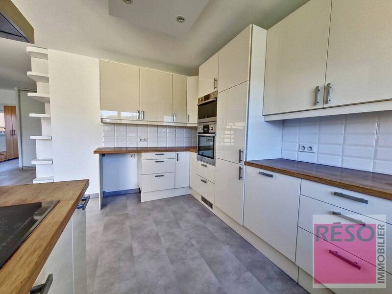Rent apartment 4 rooms 81.84 m² in Collonges-sous-Salève 74160 - 1 986 €