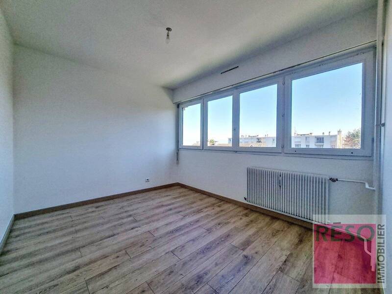 Rent apartment 4 rooms 81.84 m² in Collonges-sous-Salève 74160 - 1 986 €