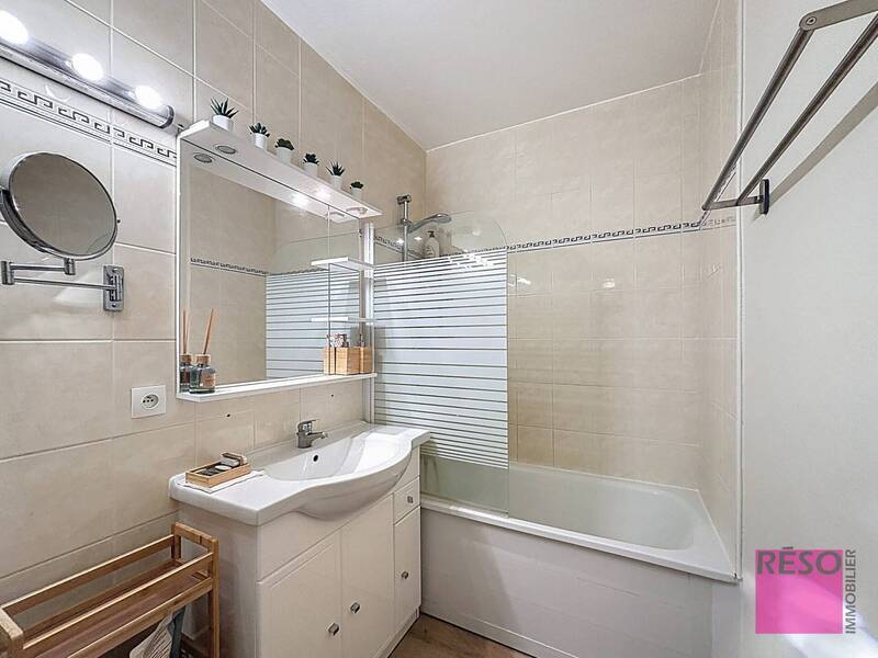 Rent apartment 2 rooms 46 m² in Gaillard 74240 - 1 400 €