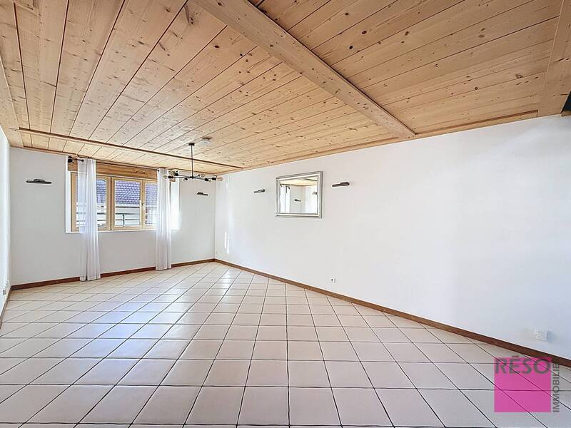 Rent house 7 rooms 186 m² in Archamps 74160 - 2 642 €
