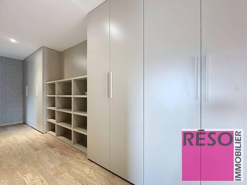 Rent apartment 6 rooms 142 m² in Annemasse 74100 - 2 500 €