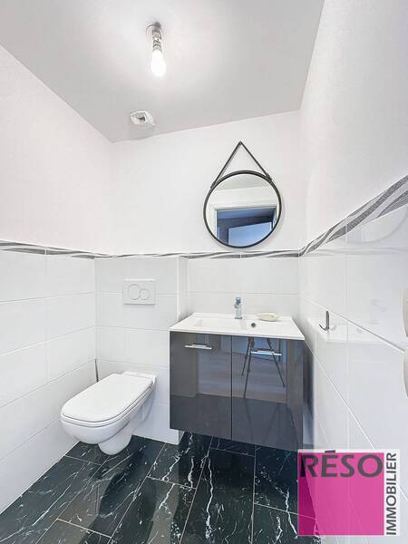 Rent apartment 6 rooms 142 m² in Annemasse 74100 - 2 500 €