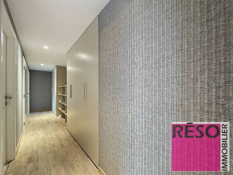 Rent apartment 6 rooms 142 m² in Annemasse 74100 - 2 500 €