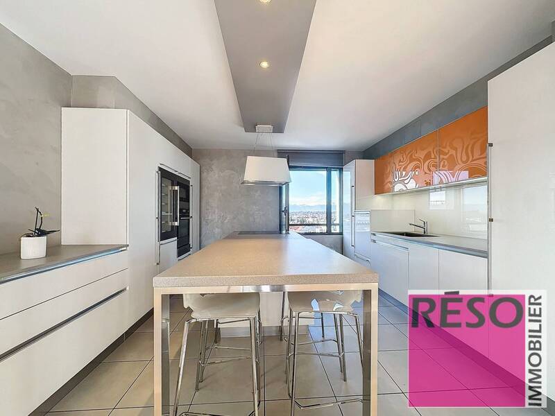 Rent apartment 6 rooms 142 m² in Annemasse 74100 - 2 500 €