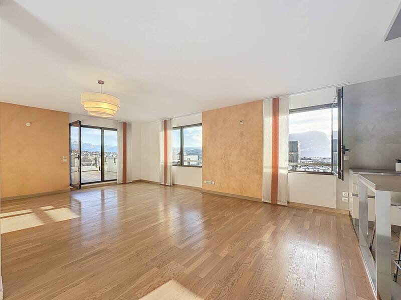 Rent apartment 6 rooms 142 m² in Annemasse 74100 - 2 500 €