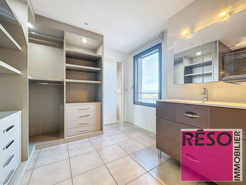 Rent apartment 6 rooms 142 m² in Annemasse 74100 - 2 500 €