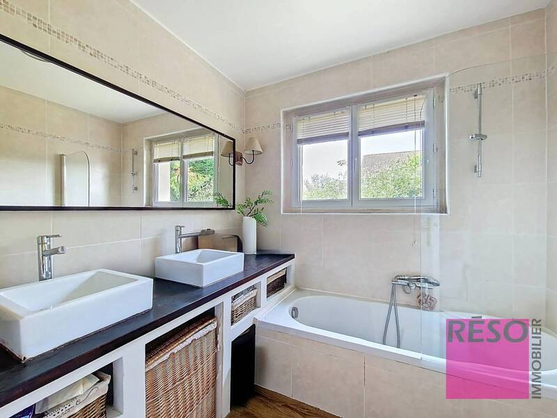 Buy house 6 rooms 150 m² in Cranves-Sales 74380