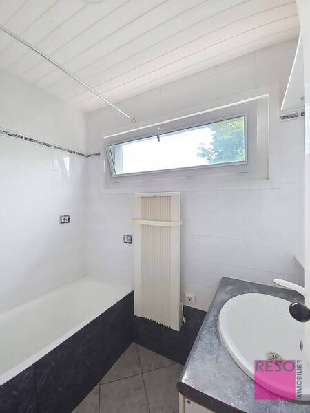 Rent apartment 3 rooms 73 m² in Annemasse 74100 - 1 250 €