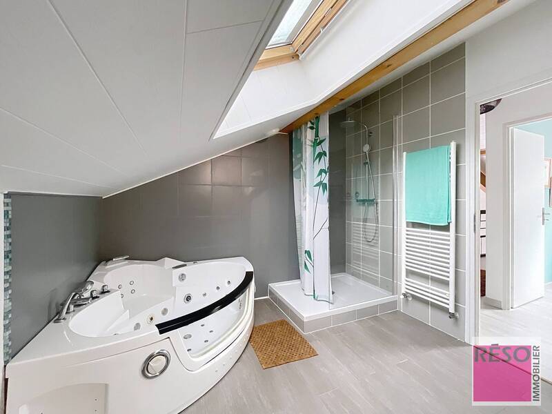 Buy house 4 rooms 113 m² in Cranves-Sales 74380